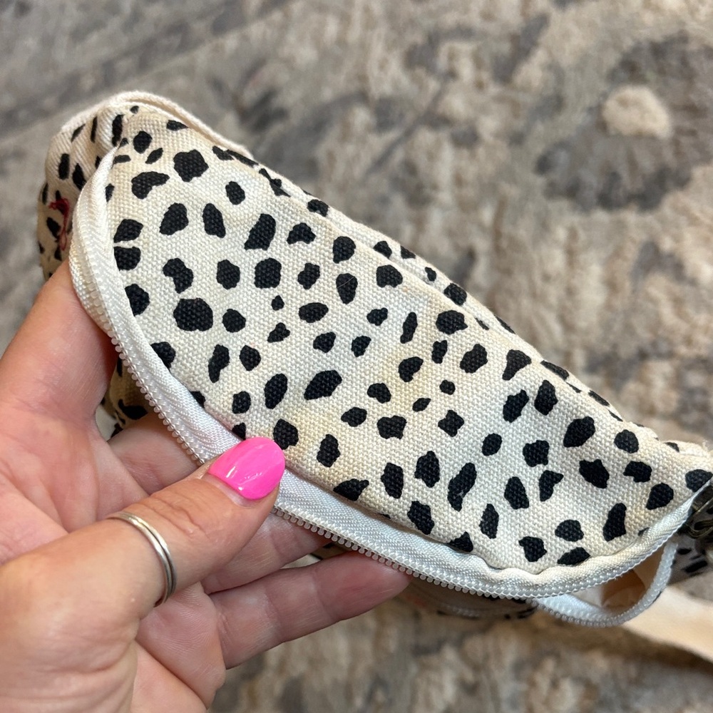 Billabong Cream & Black Spotted Kids Fanny Pack - Picture 6 of 6